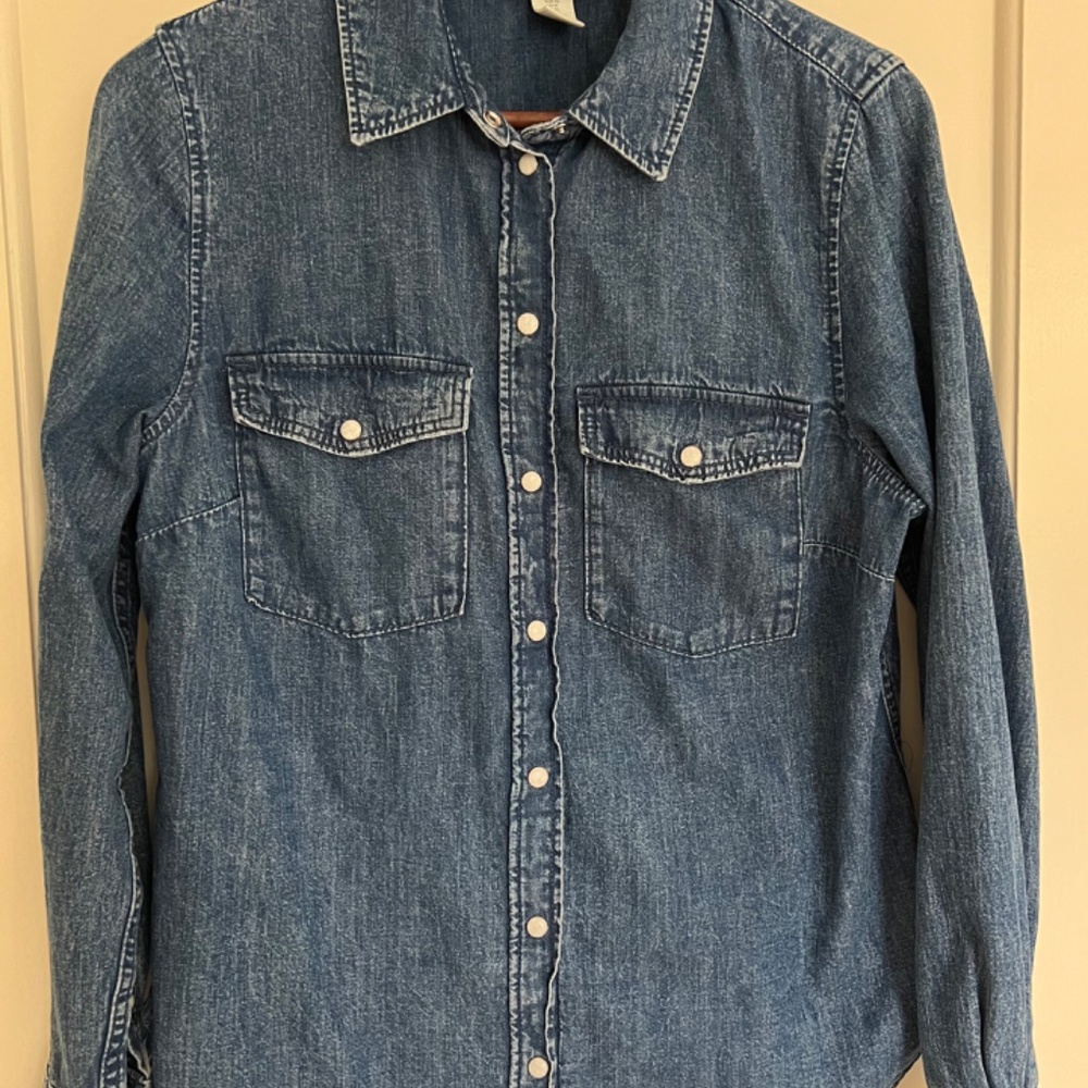 H&M women's denim shirt - M